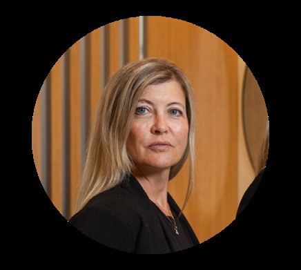 Caroline, assistante administrative au 43 Périer